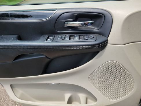 Used 2019 Dodge Grand Caravan SXT FWD image 22
