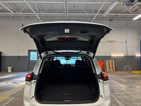 Used 2025 Nissan Rogue SV AWD/4WD image 33