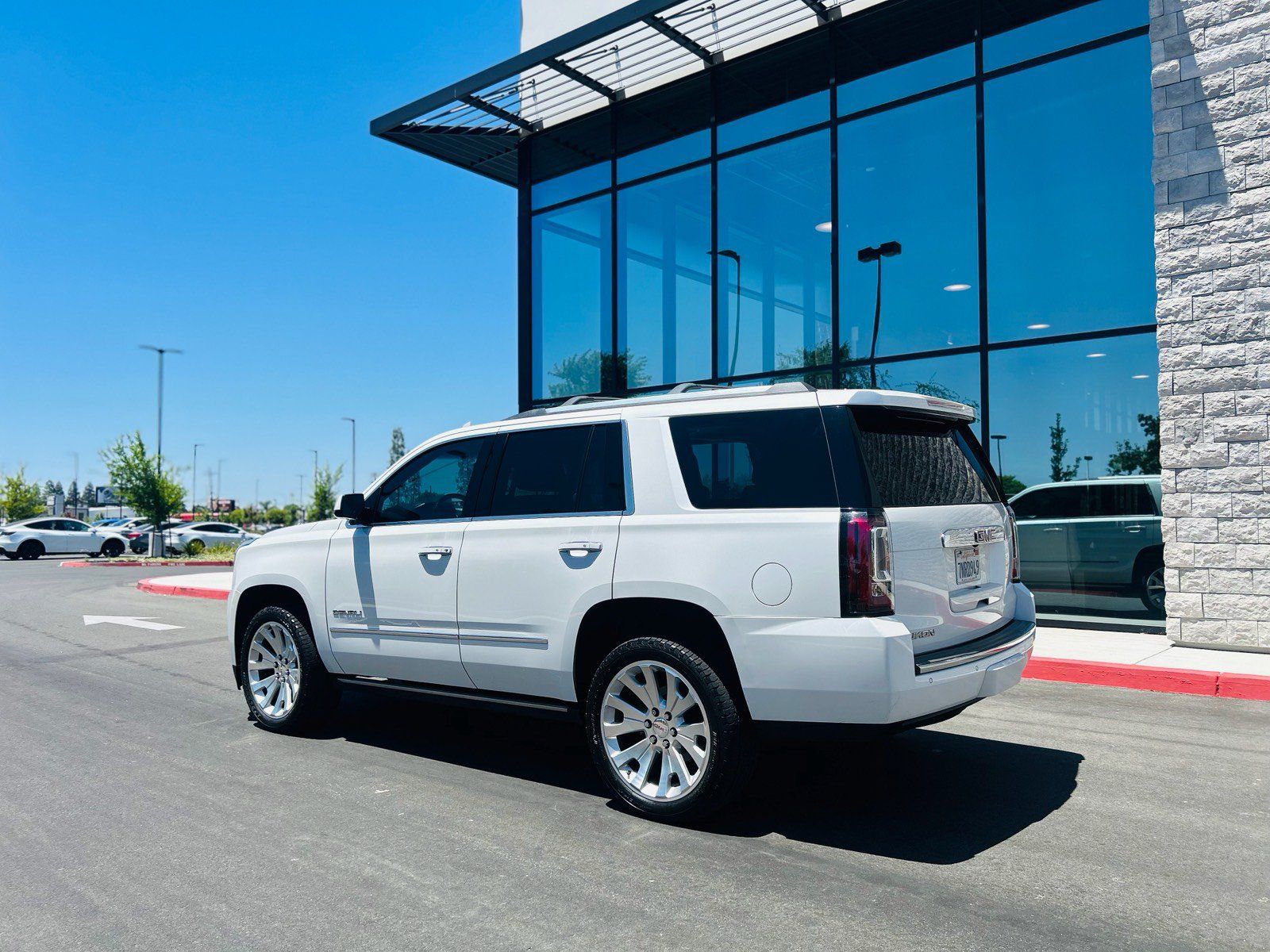 Used 2016 GMC Yukon Denali w/ Open Road Package AWD/4WD image 8