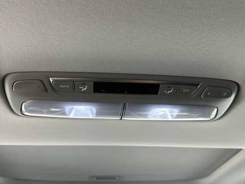 Used 2025 Kia Telluride S FWD image 29