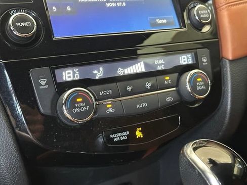 Used 2017 Nissan Rogue Platinum AWD/4WD image 29