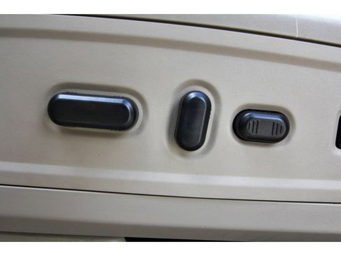 Used 2015 Lincoln Navigator 2WD image 23