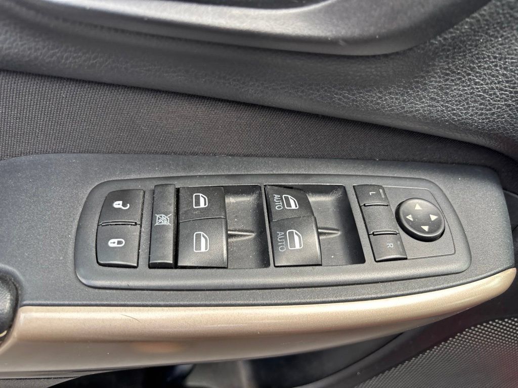 Used 2017 Jeep Cherokee Latitude FWD image 17
