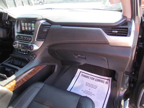 Used 2019 Chevrolet Suburban Premier image 21