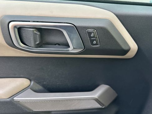 Used 2023 Ford Bronco Wildtrak image 13