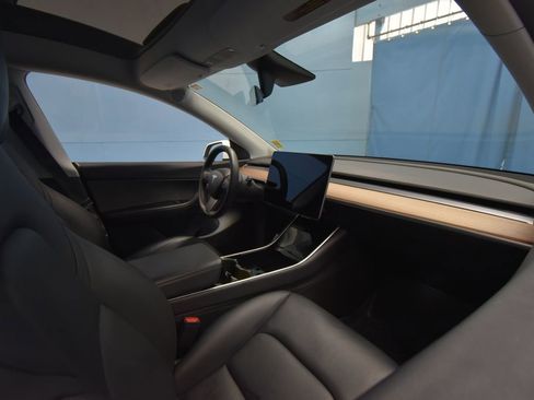 Used 2020 Tesla Model Y Performance image 16