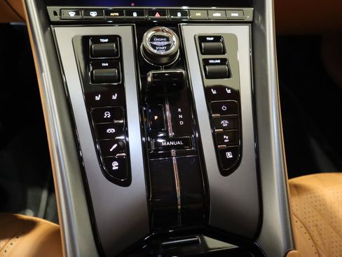 Used 2024 Aston Martin DB12 Coupe RWD image 28