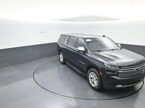 Used 2023 Chevrolet Suburban Premier AWD/4WD image 26