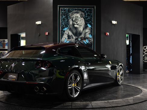 Used 2018 Ferrari GTC4Lusso image 8