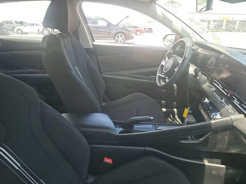 Used 2024 Hyundai Elantra SEL FWD image 5
