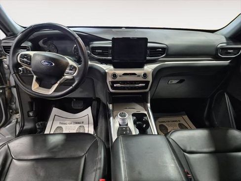 Used 2021 Ford Explorer XLT w/ Equipment Group 202A image 12