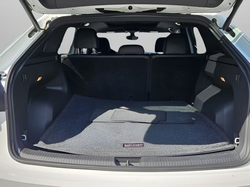 Certified 2021 Volkswagen Atlas Cross Sport SEL R-Line FWD image 9