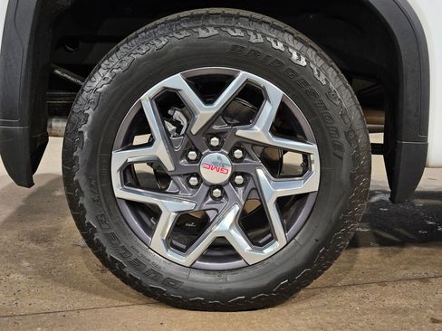 Used 2023 GMC Sierra 1500 SLT AWD/4WD image 17