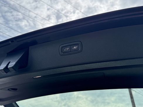 Used 2016 Volvo XC90 T6 Momentum w/ Momentum Plus Package image 5