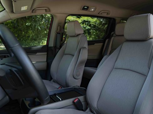 Used 2024 Honda Odyssey EX image 17