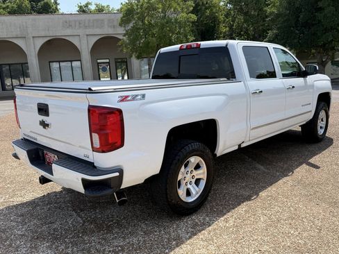 Used 2017 Chevrolet Silverado 1500 LTZ Z71 w/ LTZ Plus Package AWD/4WD image 4