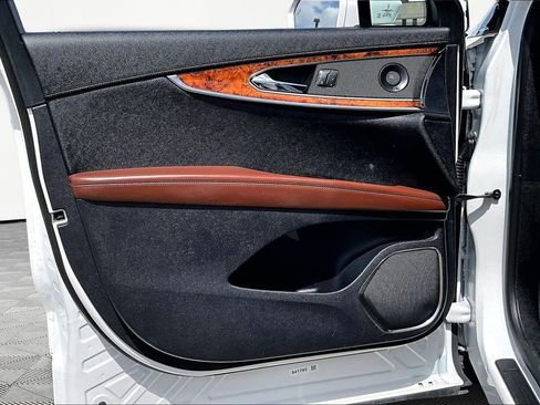 Used 2020 Lincoln Nautilus Reserve w/ Equipment Group 201A image 23