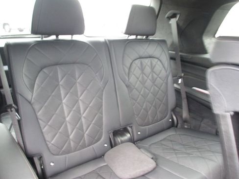 Used 2023 BMW X7 xDrive40i w/ M Sport Package image 25