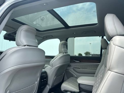 Used 2021 Jeep Grand Cherokee L Summit w/ Advanced Protech Group IV AWD/4WD image 34