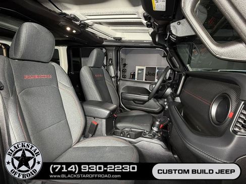 Used 2025 Jeep Wrangler Unlimited Rubicon AWD/4WD image 18