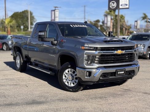 Used 2024 Chevrolet Silverado 2500 LT w/ Convenience Package image 2