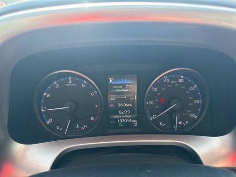 Used 2018 Toyota RAV4 LE FWD image 12