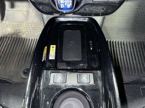 Certified 2022 Toyota Prius AWD image 29