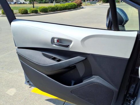 Used 2022 Toyota Corolla LE image 21