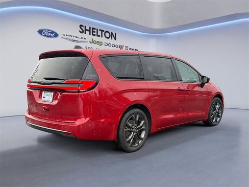 New 2026 Chrysler Pacifica Select image 5