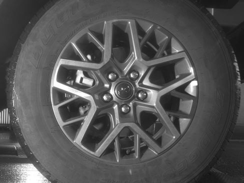 Used 2025 Jeep Wrangler Sahara image 13