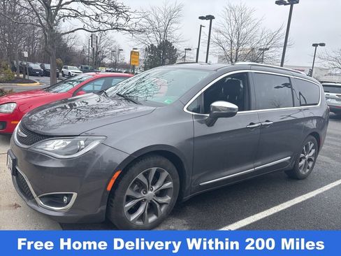 Used 2020 Chrysler Pacifica Limited image 1