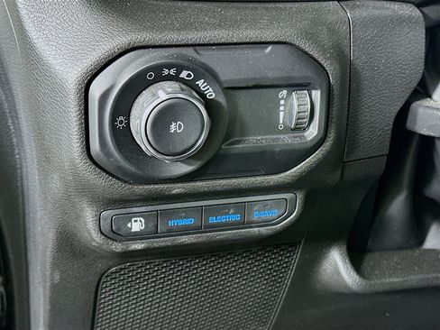 Used 2023 Jeep Wrangler Unlimited Sahara AWD/4WD image 17