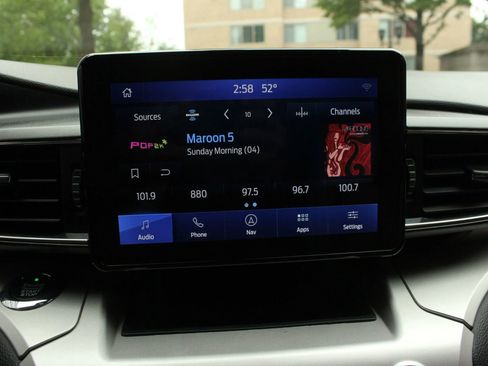 Used 2021 Ford Explorer XLT w/ Equipment Group 202A AWD/4WD image 32