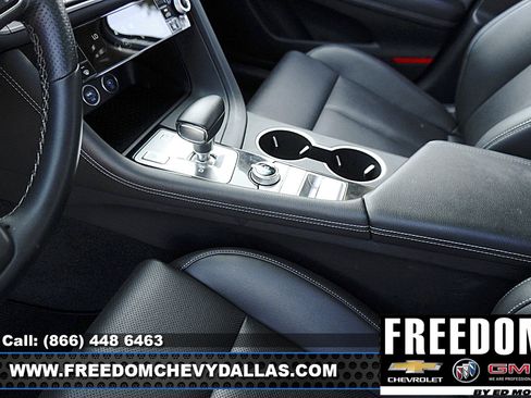 Used 2025 Genesis G70 2.5T RWD image 31