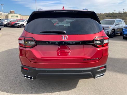 New 2025 Honda Pilot Black Edition image 4