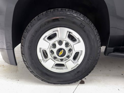 Used 2016 Chevrolet Suburban 3500 LS w/ Driver Alert Package image 29