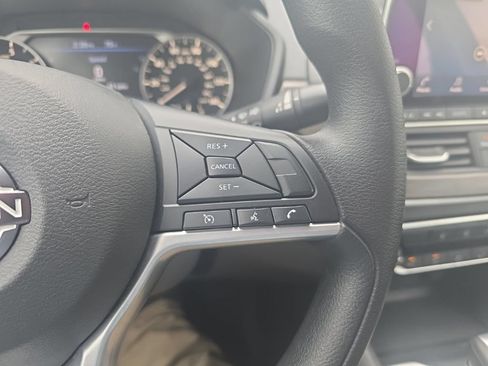 Used 2025 Nissan Altima 2.5 SV FWD image 15