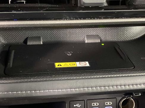 Used 2023 Toyota Highlander XLE image 24