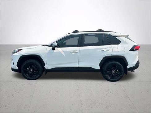 Used 2022 Toyota RAV4 XLE w/ XLE Grade Weather Package AWD/4WD image 10