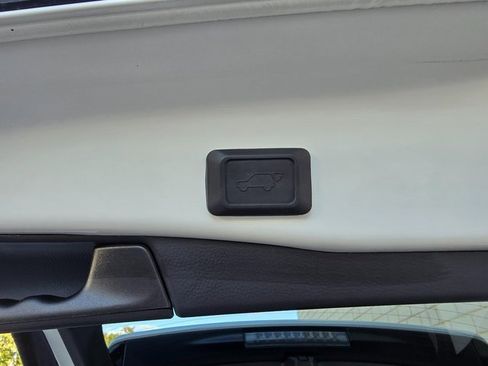 Used 2021 Toyota RAV4 Limited image 38