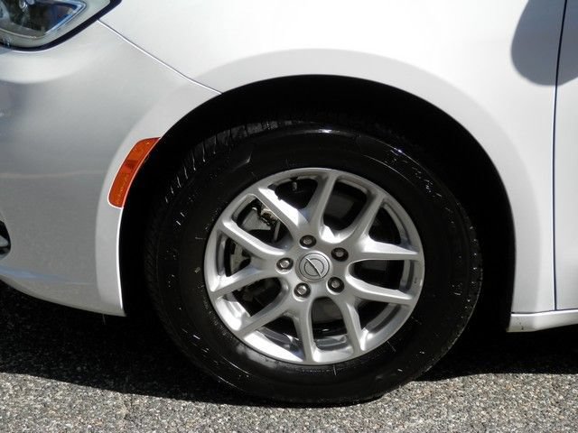 Used 2026 Chrysler Pacifica Select FWD image 13