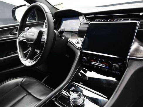 Used 2024 Jeep Grand Cherokee L Limited w/ Luxury Tech Group II image 14