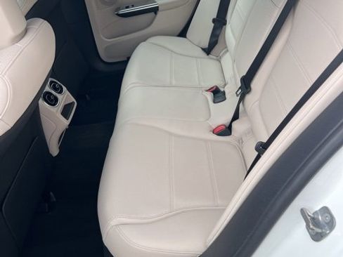 Used 2024 Mercedes-Benz C 300 4MATIC Sedan image 9