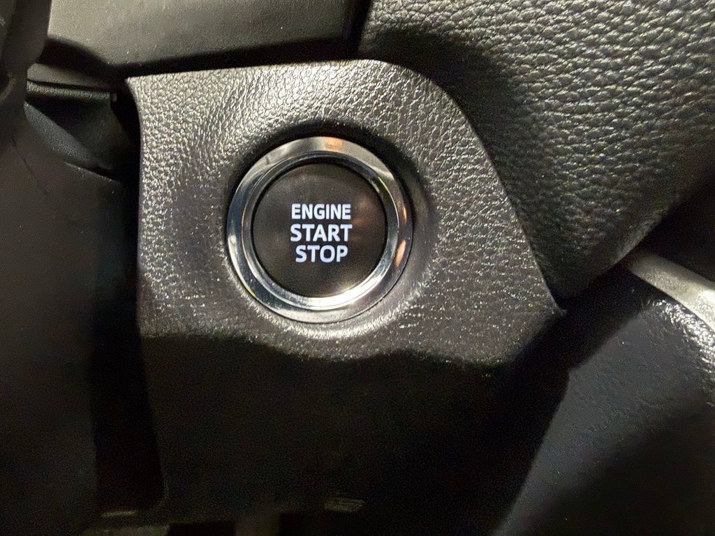Used 2025 Toyota RAV4 XLE FWD image 39