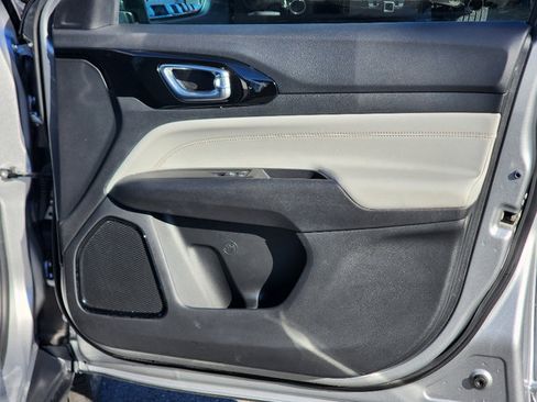 Certified 2022 Jeep Compass Limited image 24