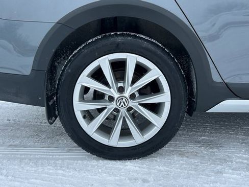 Used 2018 Volkswagen Golf Alltrack image 13