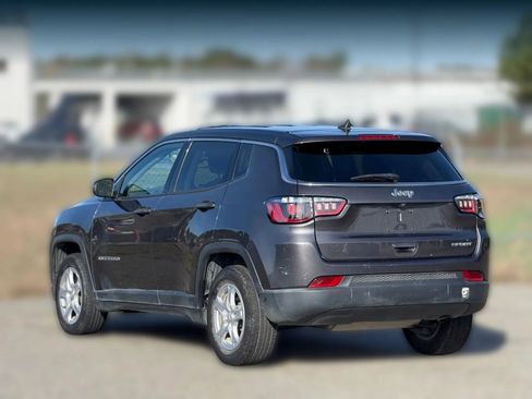 Used 2022 Jeep Compass Sport image 10