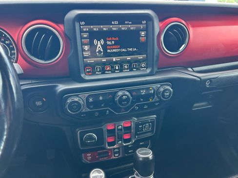 Used 2020 Jeep Gladiator Rubicon AWD/4WD image 4