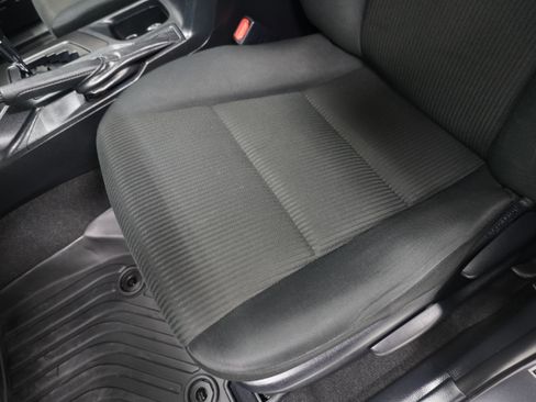 Used 2017 Toyota RAV4 LE FWD image 12