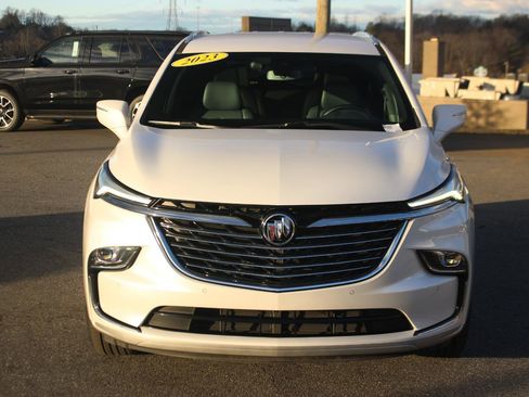 Used 2023 Buick Enclave Essence image 2